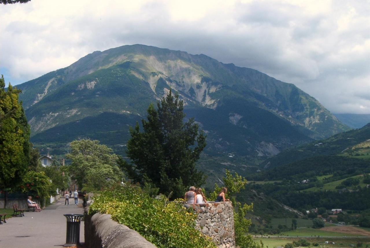 L'Hivernet, Grand Triplex Neuf Au Coeur D'Embrun Acces Facile ภายนอก รูปภาพ